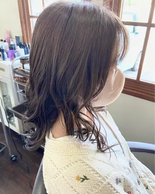 セミロング カラー ヘアアレンジ NIENTE2nd所属・大良 彩水のヘアスタイル