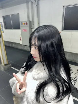 ロング カラー LOVERICHE所属・重光 梨央奈のヘアスタイル