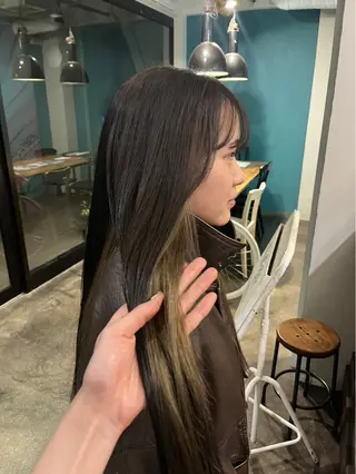 カラー 沼田 彩虹のヘアスタイル