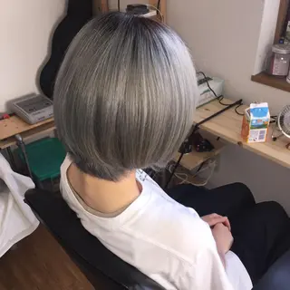 ショート カラー じょん 。のヘアスタイル