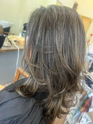 セミロング カラー 鶴見 和美のヘアスタイル