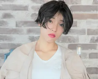 ショート ココバイファニック 関内のヘアスタイル