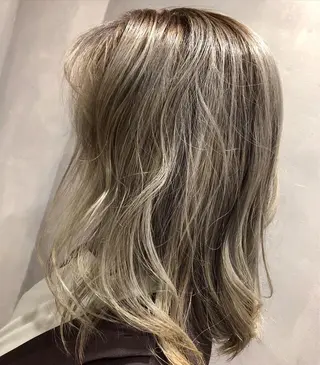 セミロング カラー ハイダメージ毛 縮毛矯正のヘアスタイル