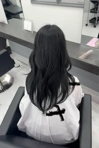 ロング レイヤー・ブリーチ kiyotoshiのヘアスタイル