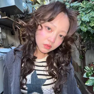 ロング ウルフカット/ ハイトーン/作山葵のヘアスタイル