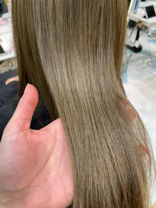 セミロング カラー ♥️ブリーチ/ボブ/ レイヤー♥️maiのヘアスタイル