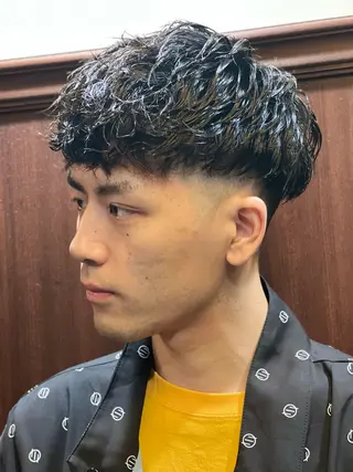 ミディアム パーマ メンズ EN  Barber shop 渋谷　青山通り本店所属・猪井 明のヘアスタイル