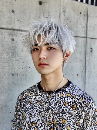 ショート パーマ メンズ メンズハイトーン メンズバレイヤージュのヘアスタイル