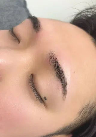 アイブロウ REGINA (レジーナ)所属・REGINA アイラッシュ/ネイルの眉毛・アイブロウイメージ