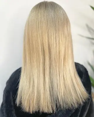 ミディアム カラー 髪質改善🌟透明感 🌟三塚有紀子のヘアスタイル