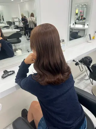 セミロング カラー オリーブカラー🫒 レイヤーカット✂︎のヘアスタイル