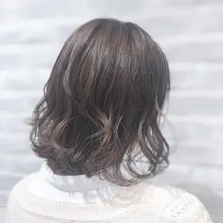 ミディアム 関 彩花のヘアスタイル