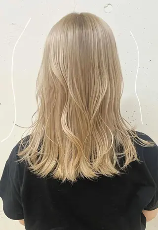 カラー ケイト🌙 ブリーチカラーのヘアスタイル