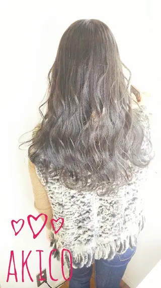 ロング カラー LUXBE GALLERY なんば駅前店所属・ラックスビーギャラリ ー AKICOのヘアスタイル