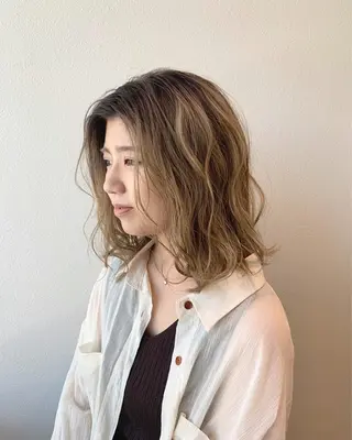 ミディアム 間水 和樹のヘアスタイル