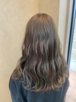 セミロング カラー 小林 亜紀のヘアスタイル