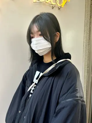 ミディアム カラー オリーブ/アッシュ やわらか透明感カラーのヘアスタイル