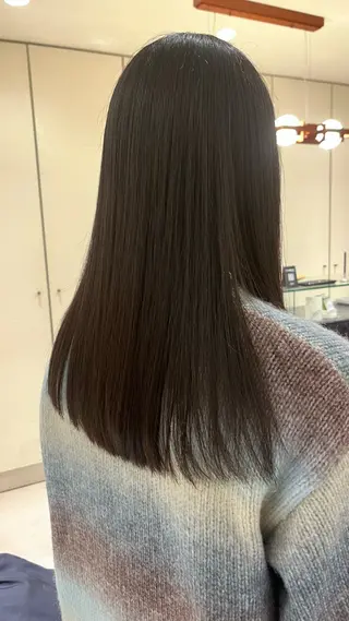 ミディアム yiye aoyama所属・表参道yiye うららのヘアスタイル