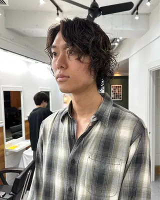 ミディアム パーマ メンズ グランジヘア 無造作ヘアHYUGAのヘアスタイル