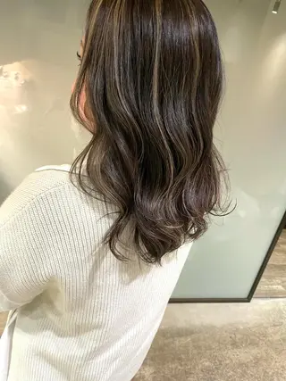セミロング カラー ハイライトが 得意なニキです😊のヘアスタイル
