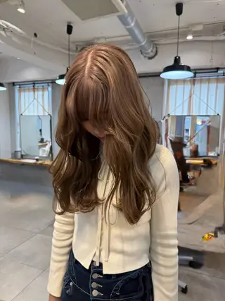 ロング カラー ミルクティー× グレージュMOMOのヘアスタイル