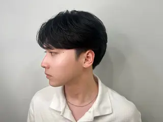 ショート パーマ メンズ メンズ職人/センター パート/富沢真斗のヘアスタイル
