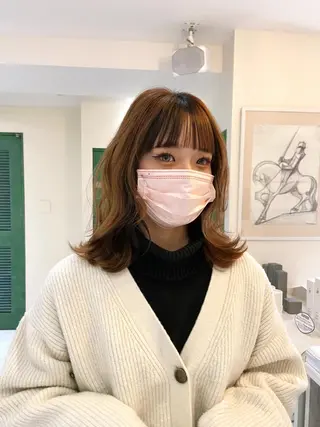 ミディアム AHNKISM所属・トレンドレイヤー/ 透明感カラーのヘアスタイル