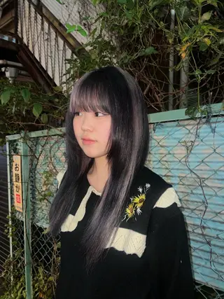 ロング AIRA/ブリーチ /透明感カラーのヘアスタイル