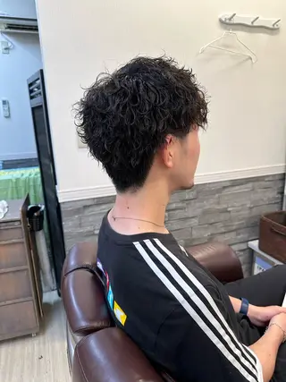 ミディアム パーマ メンズ 仲川 遼のヘアスタイル