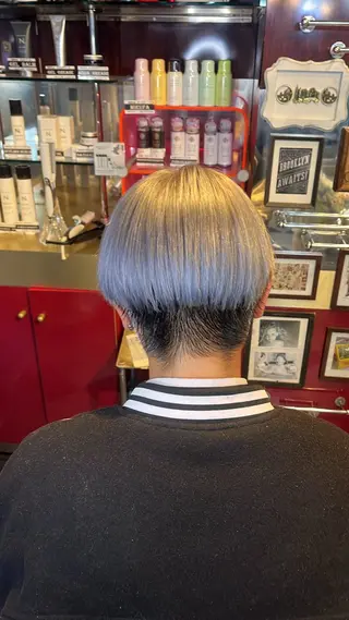 カラー メンズ デザインカラー/ ブリーチ/コーンロウのヘアスタイル