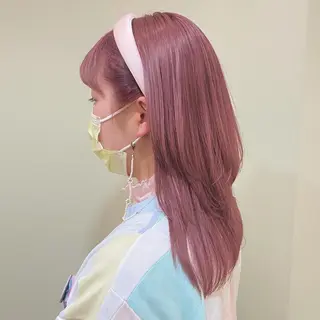 セミロング カラー ANNA /艶髪/ハイトーンのヘアスタイル