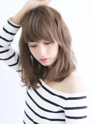 セミロング 透明感カラー🫧＆ レイヤー🕊古川のヘアスタイル