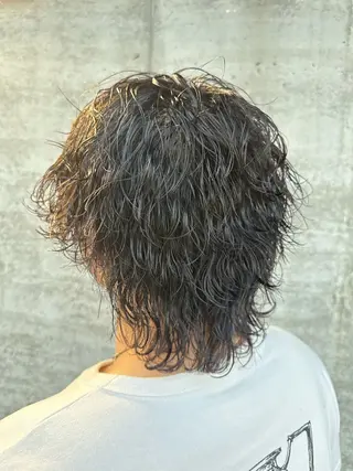 ミディアム パーマ メンズ alu・arika オケシ リョウダイのヘアスタイル