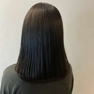 ミディアム カラー natsumi / N°ariaのヘアスタイル