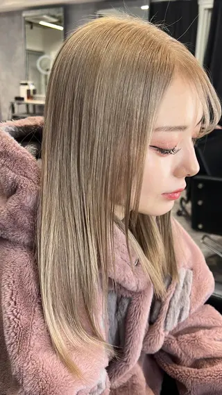 ショート カラー mimiiy梅田 中崎町ハイトーンのヘアスタイル