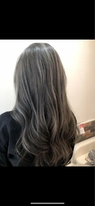 ロング カラー おかにわ みりのヘアスタイル