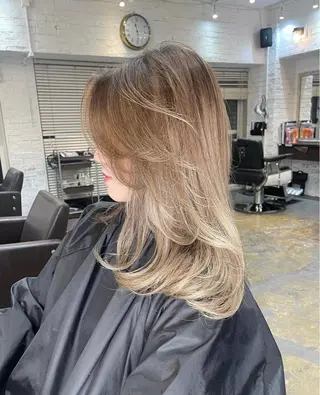 セミロング カラー RINA ブリーチ / 海外レイヤーのヘアスタイル