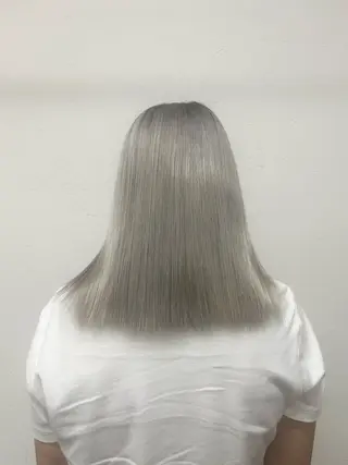 セミロング カラー siro所属・ハイトーン美容師🐳 神崎 源のヘアスタイル