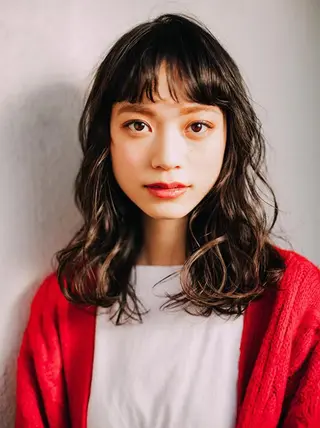 ミディアム パーマ 長谷川 華奈子のヘアスタイル