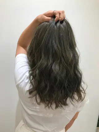 ミディアム カラー 清藤 綾のヘアスタイル