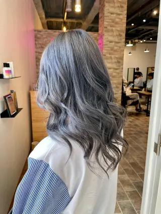 セミロング SALOWIN心斎橋Suite店所属・ブリーチ毛にもできる 縮毛矯正|鷹司郎のヘアスタイル