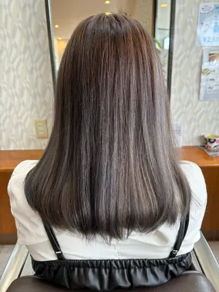 ミディアム カラー 亀山 来未のヘアスタイル