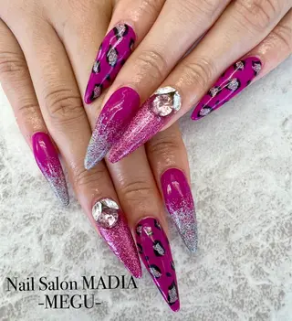 ネイル MADIA藤沢所属・MADIA MEGUのネイルデザイン