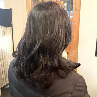 カラー 岡田 神奈のヘアスタイル