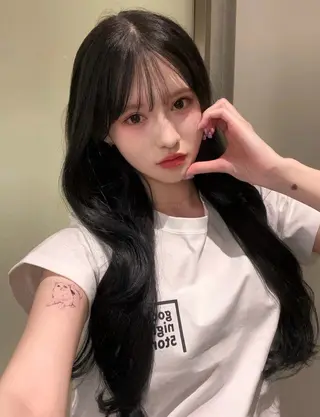 ロング 透けるやわらか艶髪♡ ナチュラルストレートのヘアスタイル