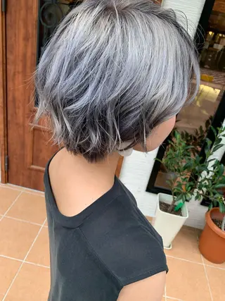 ショート カラー yoshi （髙橋）のヘアスタイル