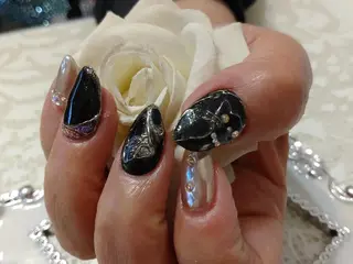 ネイル エステとネイル ローズコンフォートのネイルデザイン