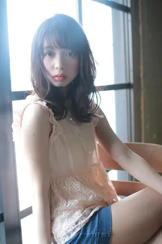 セミロング パーマ カラー 岩出 俊のヘアスタイル