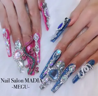 ネイル MADIA藤沢所属・MADIA MEGUのネイルデザイン