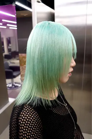 ミディアム カラー ハイトーン/ 縮毛矯正のヘアスタイル